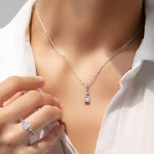 Tingkatkan Penampilan Anda dengan Kalung Berlian Elegan dari The Palace